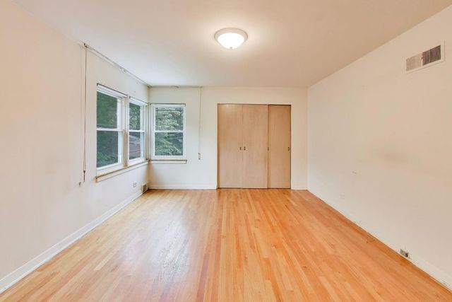 6025 N Sacramento Avenue, Chicago, IL 60659