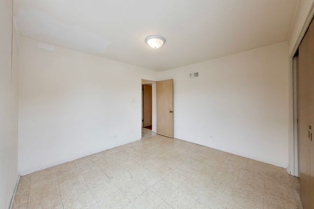 6025 N Sacramento Avenue, Chicago, IL 60659