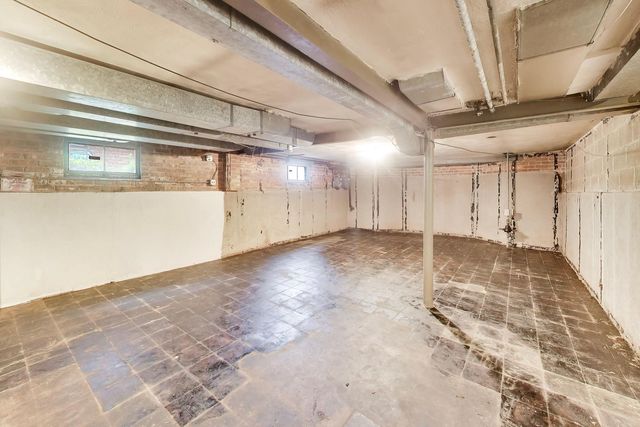 6025 N Sacramento Avenue, Chicago, IL 60659