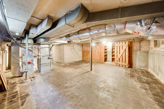 6025 N Sacramento Avenue, Chicago, IL 60659