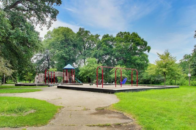 6025 N Sacramento Avenue, Chicago, IL 60659