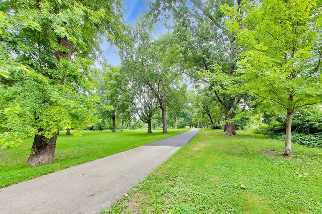 6025 N Sacramento Avenue, Chicago, IL 60659