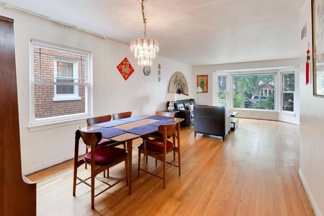 6025 N Sacramento Avenue, Chicago, IL 60659