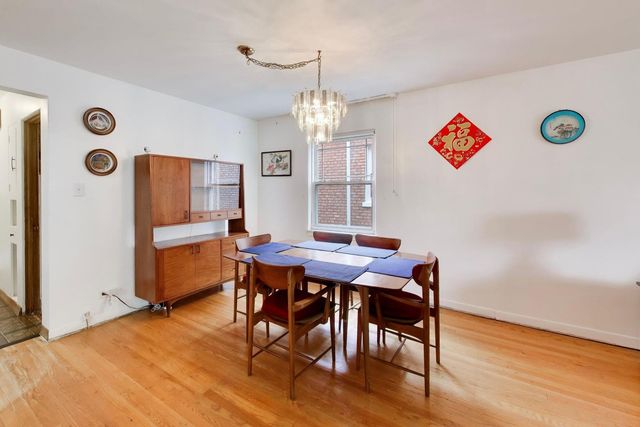 6025 N Sacramento Avenue, Chicago, IL 60659