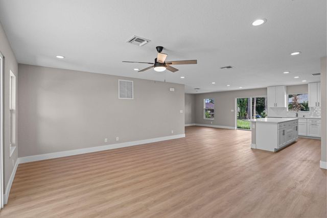 4611 SUNSET Boulevard, Fort Pierce, FL 34982