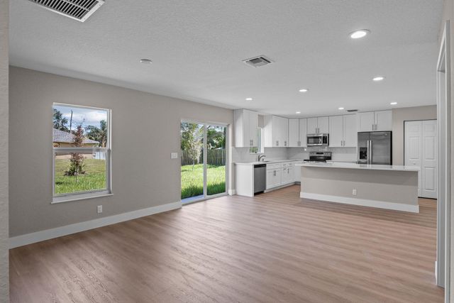4611 SUNSET Boulevard, Fort Pierce, FL 34982