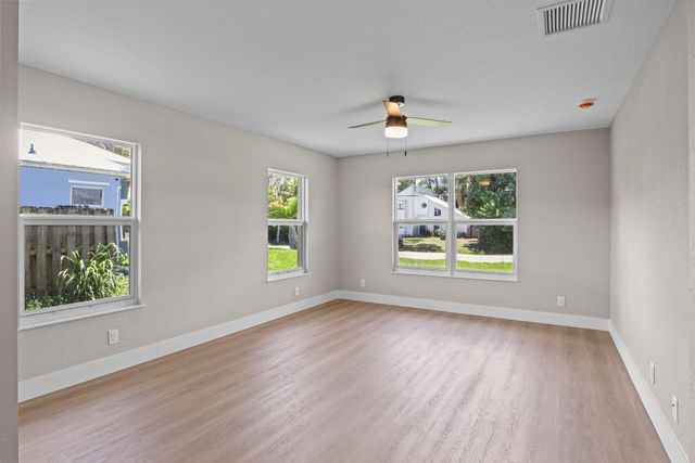 4611 SUNSET Boulevard, Fort Pierce, FL 34982