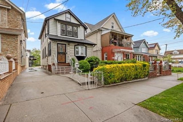 10257 189th Street, Hollis, NY 11423