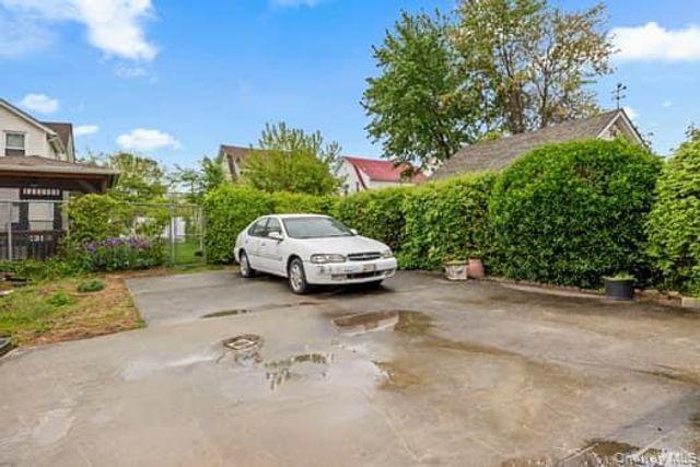 10257 189th Street, Hollis, NY 11423