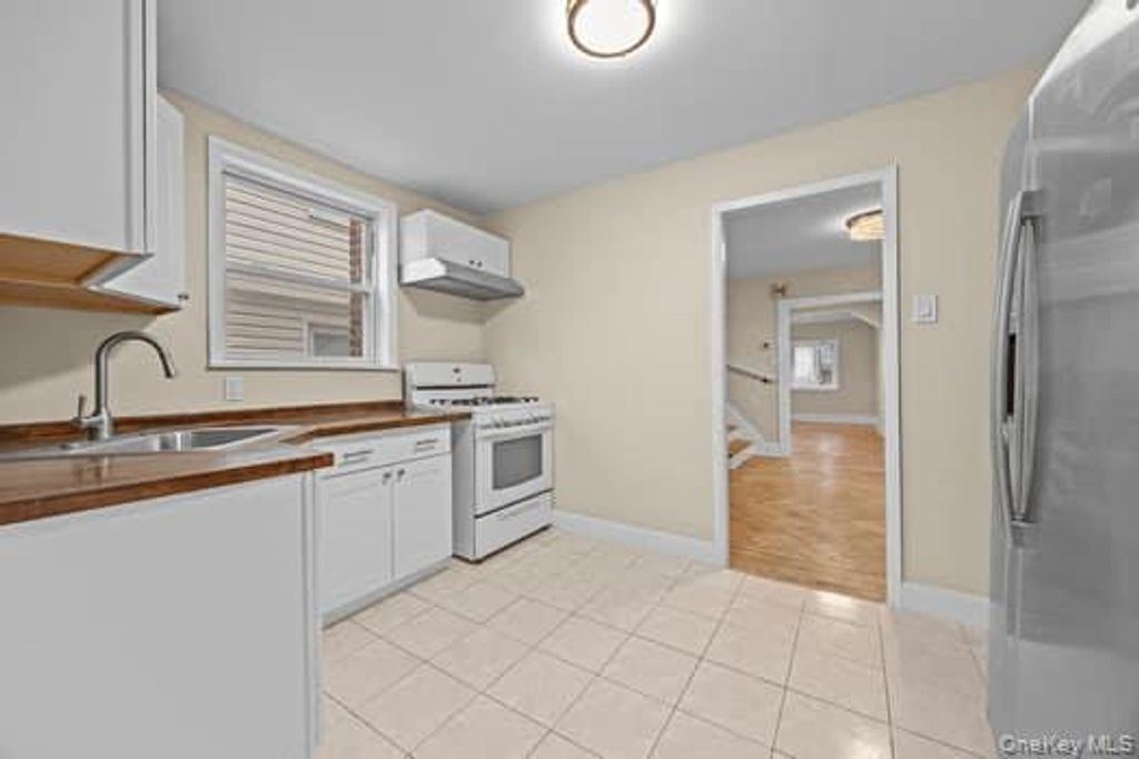 10257 189th Street, Hollis, NY 11423 — photo 4