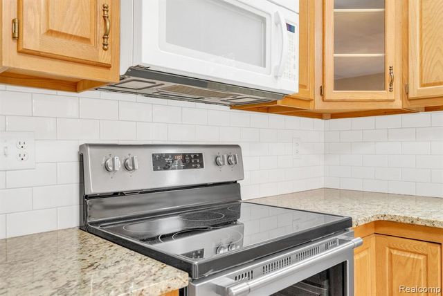 4039 Stoney Creek Drive, Fort Gratiot, MI 48059