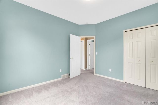 4039 Stoney Creek Drive, Fort Gratiot, MI 48059