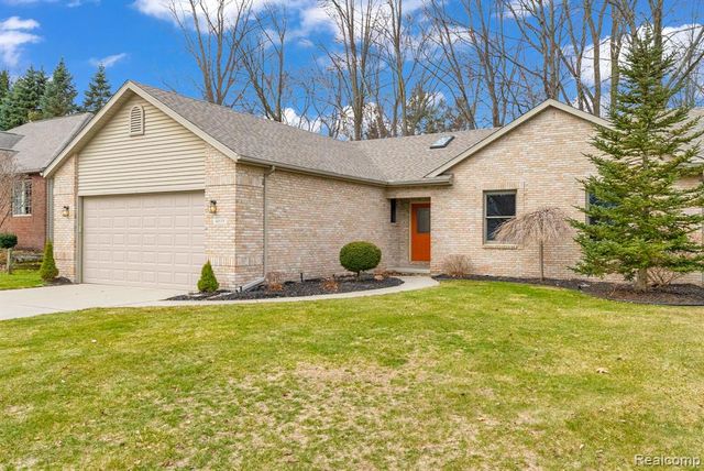 4039 Stoney Creek Drive, Fort Gratiot, MI 48059