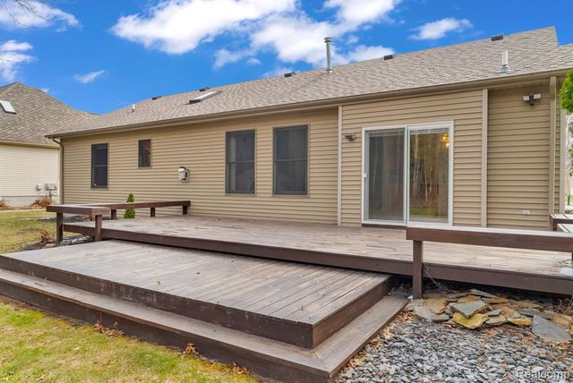 4039 Stoney Creek Drive, Fort Gratiot, MI 48059