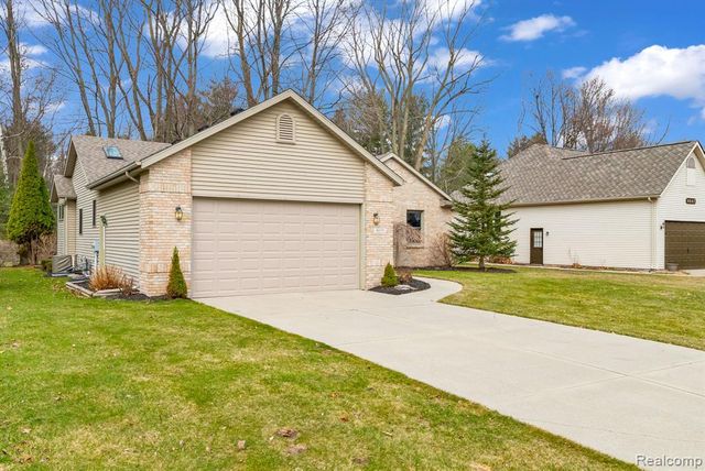 4039 Stoney Creek Drive, Fort Gratiot, MI 48059