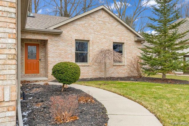 4039 Stoney Creek Drive, Fort Gratiot, MI 48059