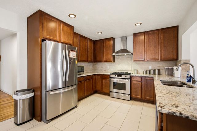 105 Green Valley Road NW, Los Ranchos, NM 87107