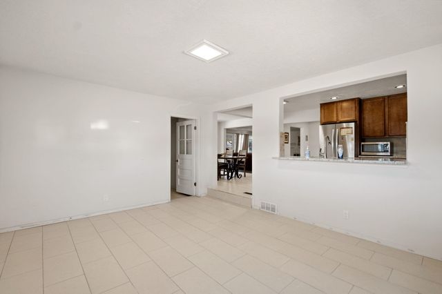 105 Green Valley Road NW, Los Ranchos, NM 87107