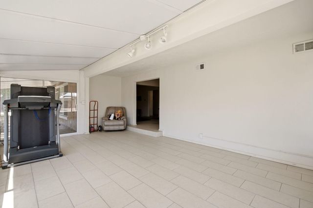 105 Green Valley Road NW, Los Ranchos, NM 87107