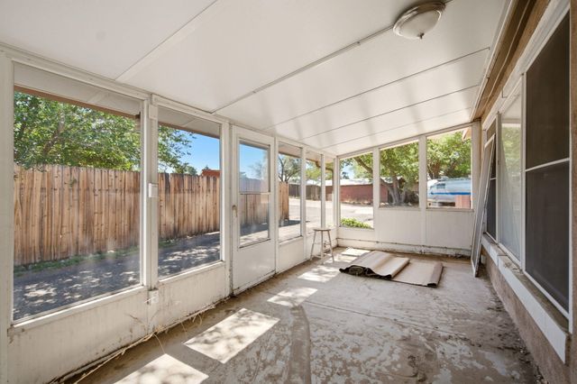 105 Green Valley Road NW, Los Ranchos, NM 87107