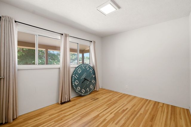105 Green Valley Road NW, Los Ranchos, NM 87107