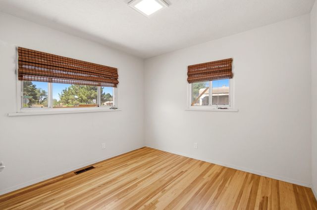 105 Green Valley Road NW, Los Ranchos, NM 87107