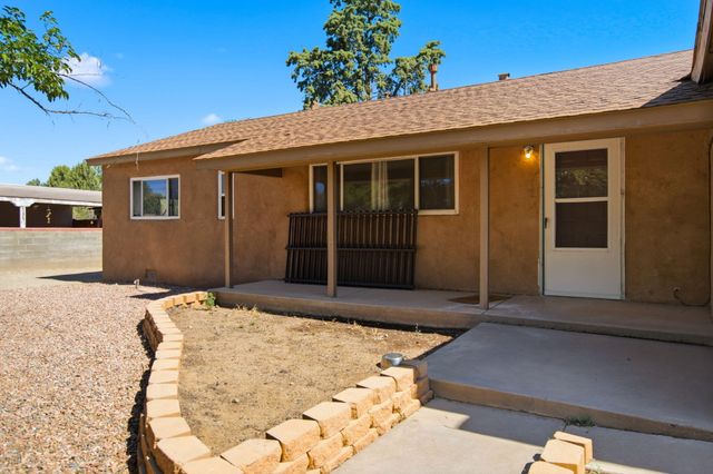 105 Green Valley Road NW, Los Ranchos, NM 87107