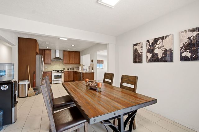 105 Green Valley Road NW, Los Ranchos, NM 87107
