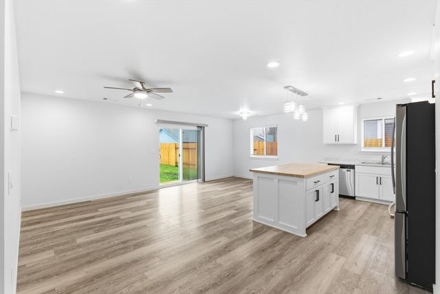 7905 Jacqueline Way, White City, OR 97503