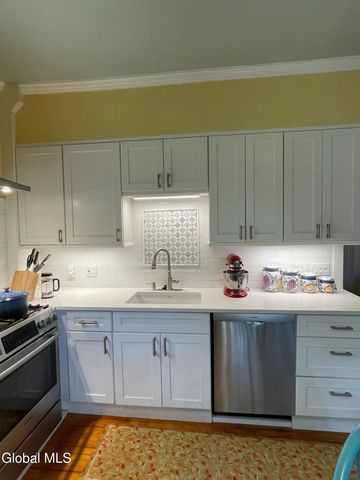 52 S Allen Street, Albany, NY 12208
