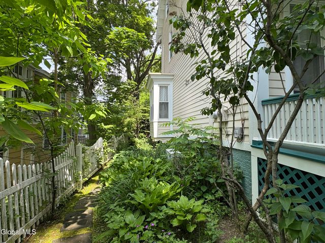 52 S Allen Street, Albany, NY 12208