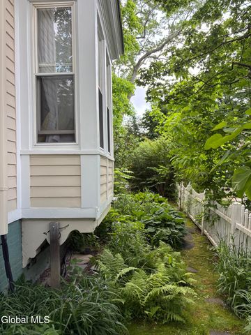 52 S Allen Street, Albany, NY 12208