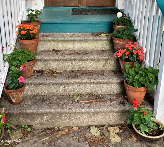 52 S Allen Street, Albany, NY 12208