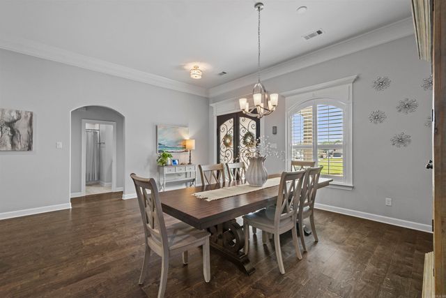 9424 Vale Royal Dr, Sherwood, AR 72120