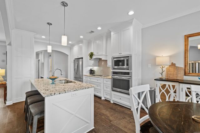 9424 Vale Royal Dr, Sherwood, AR 72120