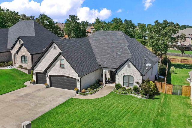 9424 Vale Royal Dr, Sherwood, AR 72120