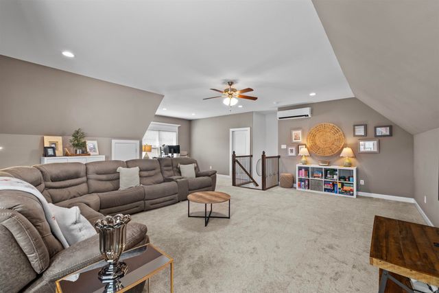 9424 Vale Royal Dr, Sherwood, AR 72120
