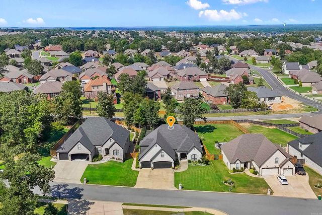 9424 Vale Royal Dr, Sherwood, AR 72120