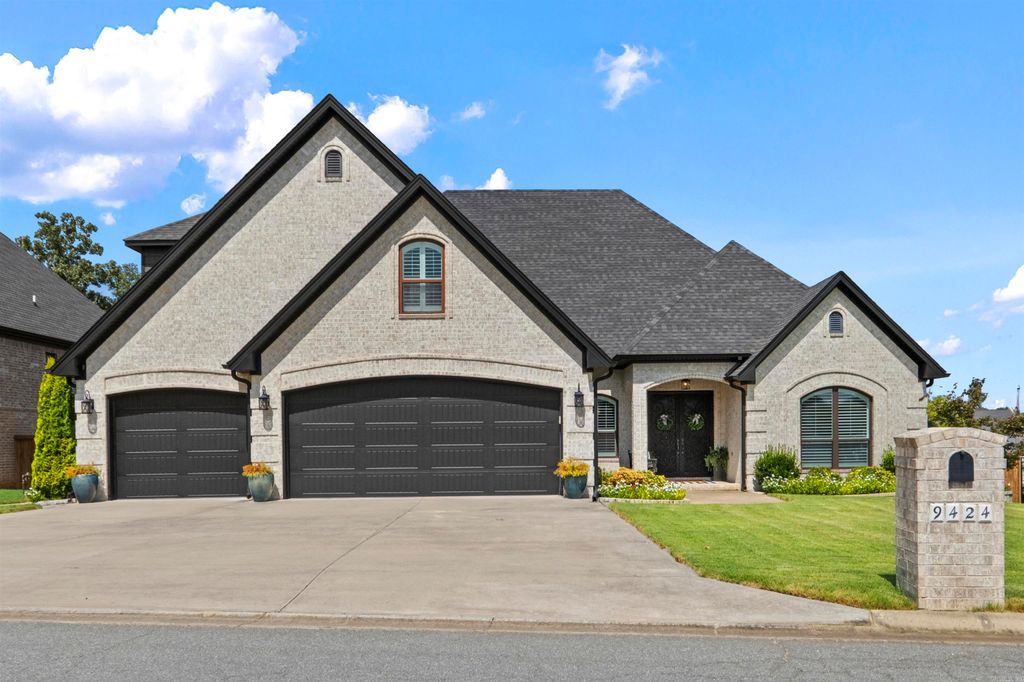 9424 Vale Royal Dr, Sherwood, AR 72120