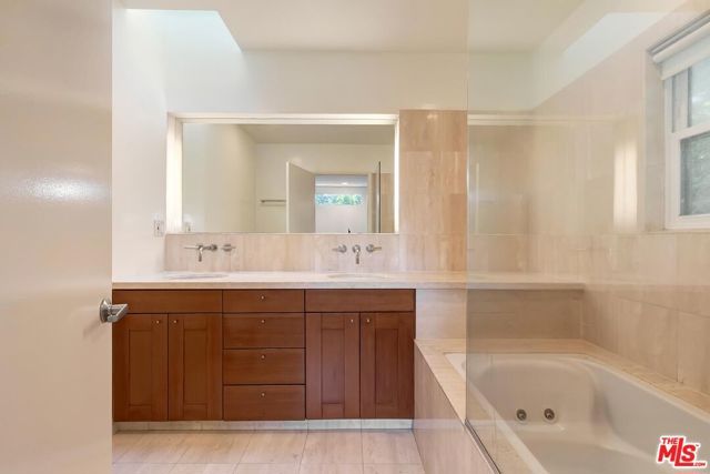 7586 Woodrow Wilson Drive, Los Angeles, CA 90046