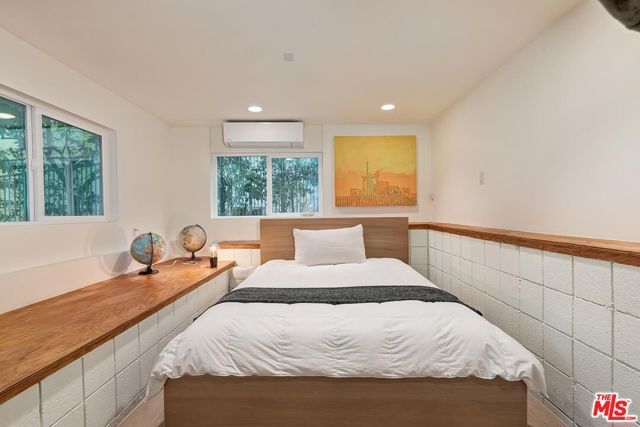 7586 Woodrow Wilson Drive, Los Angeles, CA 90046