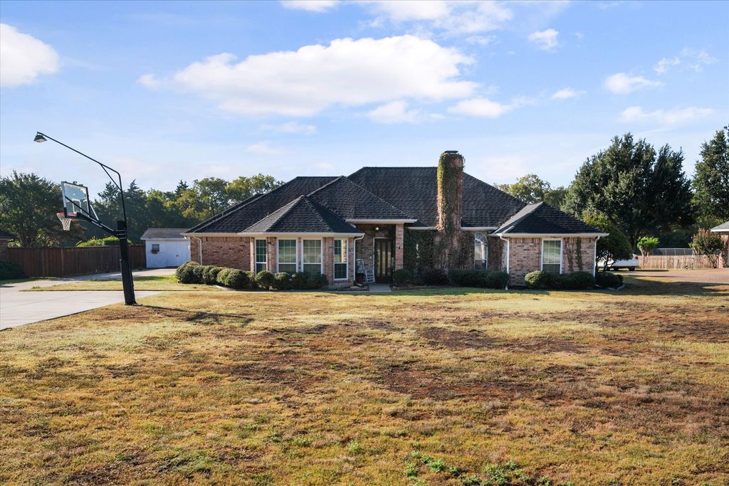 120 Suburban Drive, Ovilla, TX 75154