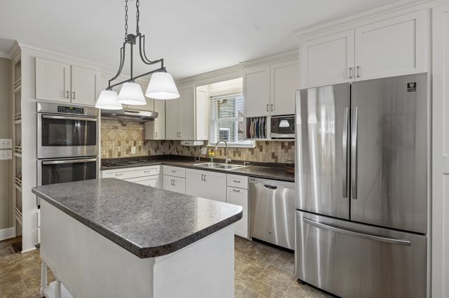 2913 Fernbrook Ln, Nashville, TN 37214