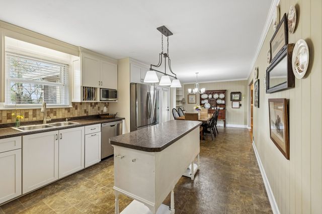 2913 Fernbrook Ln, Nashville, TN 37214