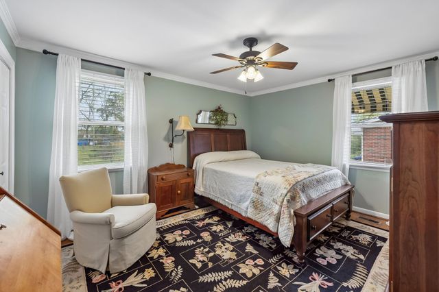 2913 Fernbrook Ln, Nashville, TN 37214