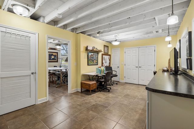 2913 Fernbrook Ln, Nashville, TN 37214