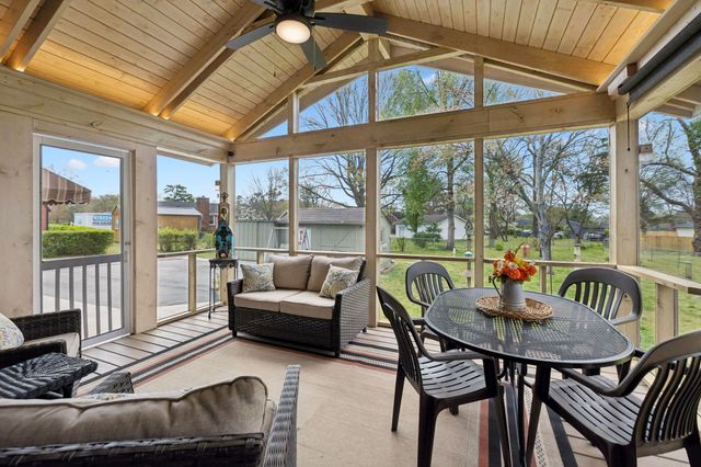 2913 Fernbrook Ln, Nashville, TN 37214