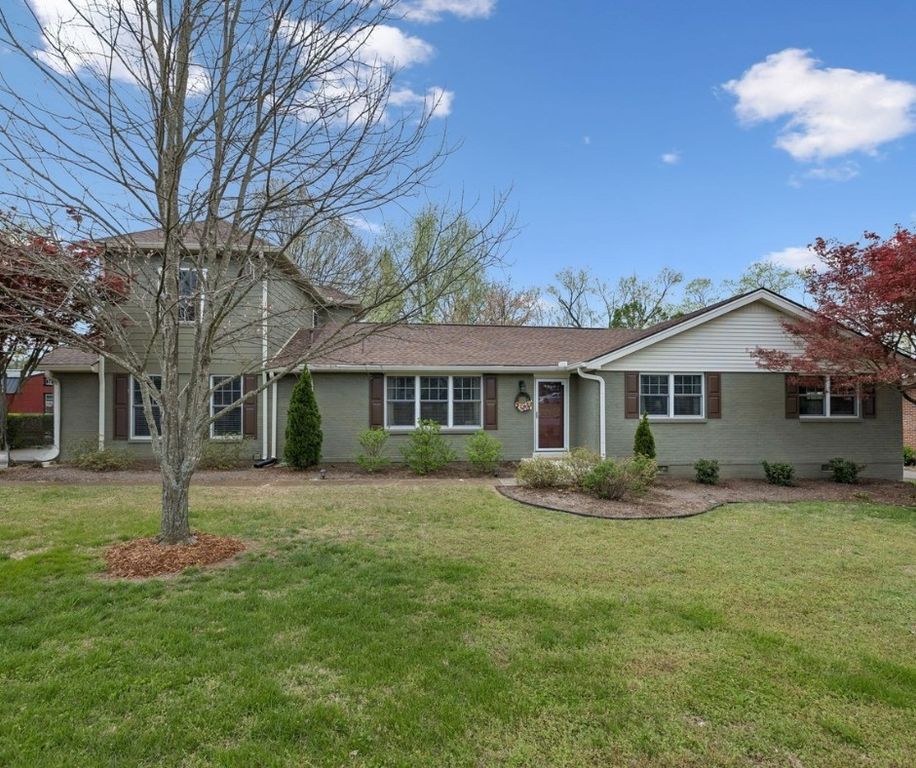 2913 Fernbrook Ln, Nashville, TN 37214