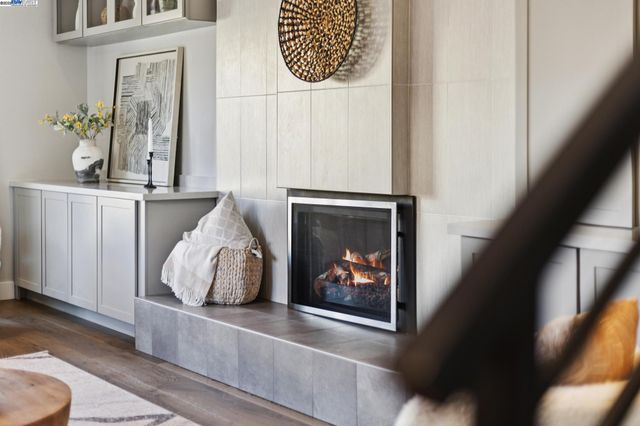 927 Fountain St, Alameda, CA 94501