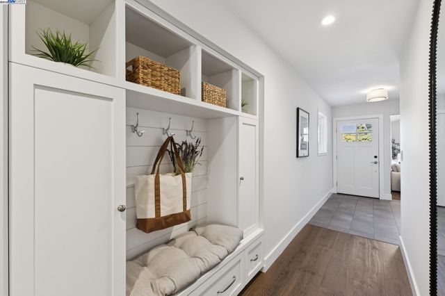 927 Fountain St, Alameda, CA 94501